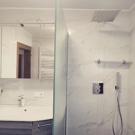 Bora Zell Am زيل أم سي